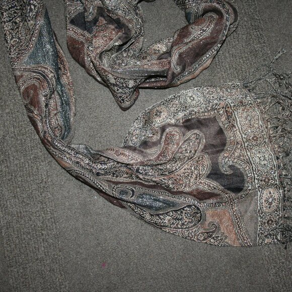 Merona EarthTones/ Gold Thread Sparkle Rayon/Polyester Winter Scarf - Picture 7 of 9